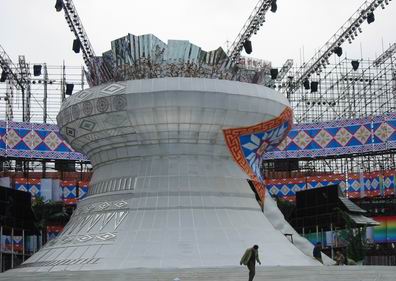 廣西民歌節(jié)開幕式會(huì)場猶如 夢幻工廠