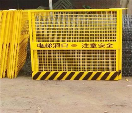 羅定市足球場(chǎng)圍欄廠 足球場(chǎng)圍欄保養(yǎng) 分層式足球場(chǎng)圍欄